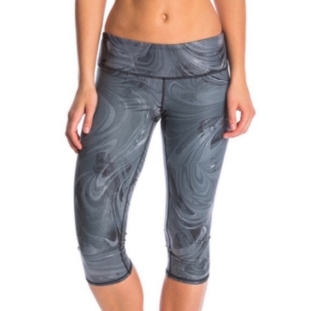 Alo Yoga Airbrush Marble Print Leggings